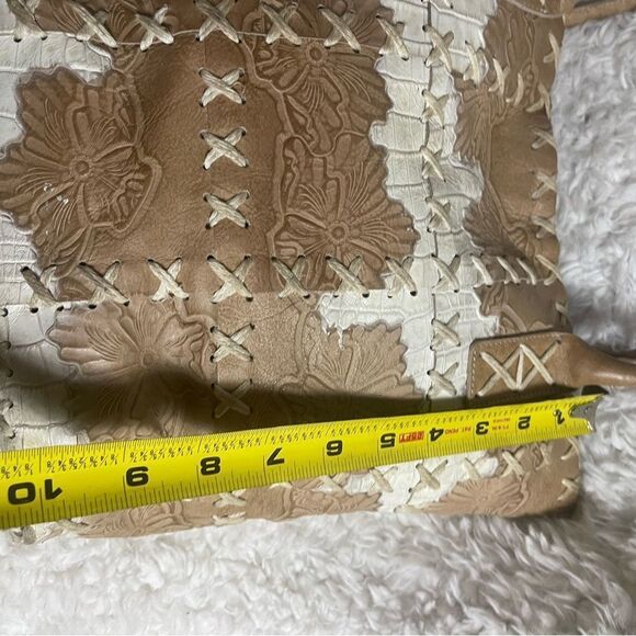 Bergé Italian leather embossed Tan and Cream cross stitching accents Tote Bag - Picture 8 of 13